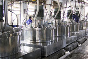 上懸式刮刀下部卸料全自動(dòng)離心機(jī)工作原理