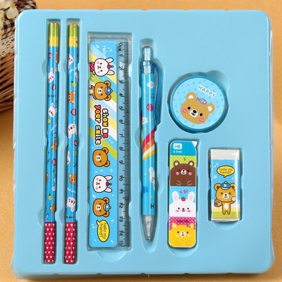 文具新寵 廠家直供卡通人物七件套，義烏徐蕾商行為小學生獎品市場注入活力